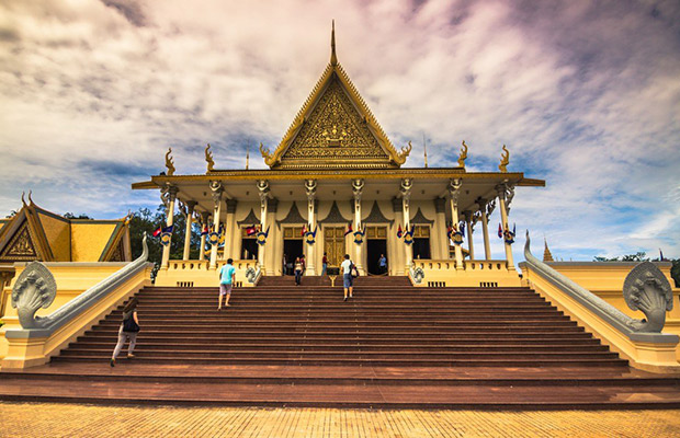 Best Phnom Penh City Tour (Royal Palace, Silver Pagoda, Independence Monument)