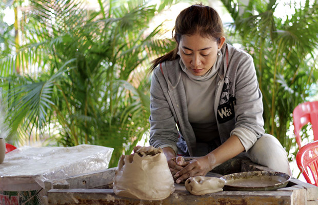Cambodian Pottery Class Tour