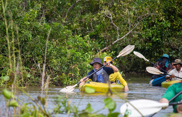 Full-Day Kayaking & Floating Village Tour in Siem Reap