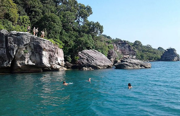 Full-Day: Private City Tour with Boat Trip to 2 Islands
