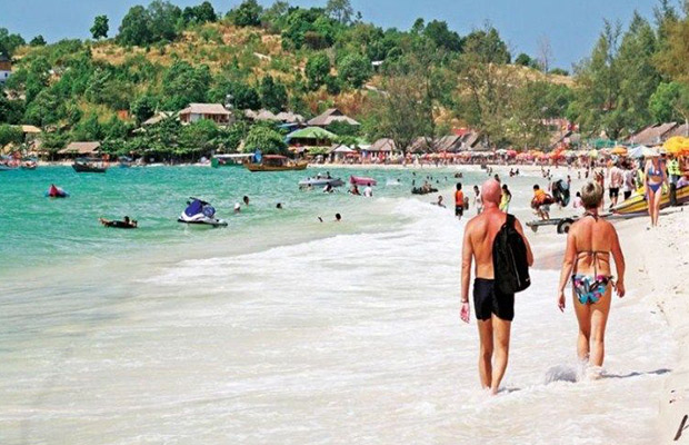 Full-Day: Private City Tour with Boat Trip to 2 Islands