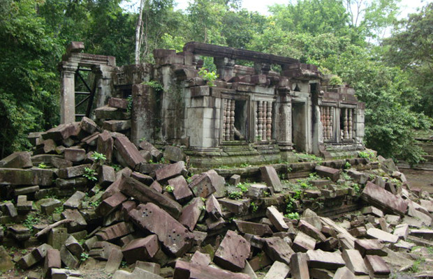 Kulen Waterfall Mountain & Beng Mealea Temple Tour