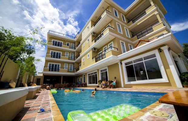 Mad Monkey Hostel Kampot