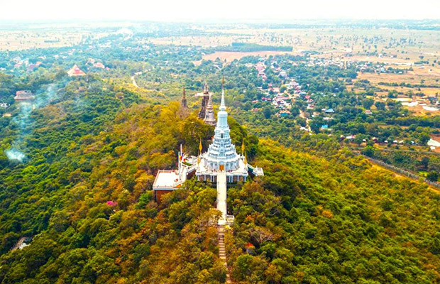 Oudong Mountain & Phnom Baset Private Tour from Phnom Penh City