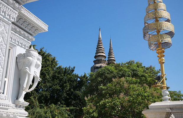 Oudong Mountain and Koh Chen Island Tour from Phnom Penh City