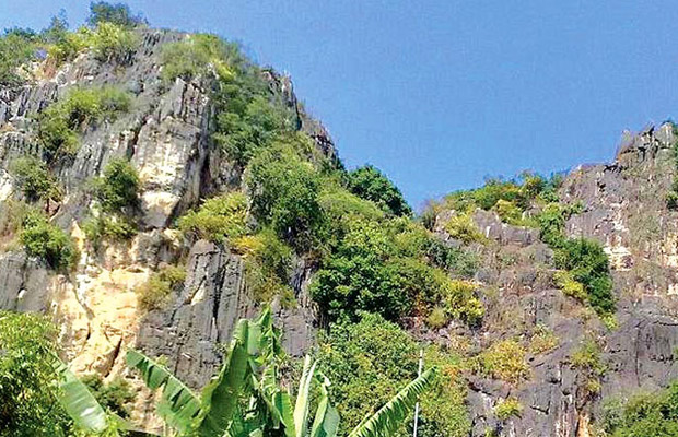 Phnom Bak and Phnom Chenh Chiang