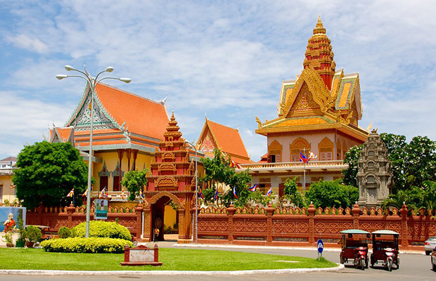 Oudong Mountain & Phnom Baset Private Tour from Phnom Penh City