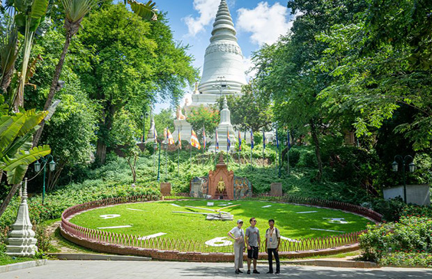Phnom Penh City Tour by Walking with a Professional Local Guide
