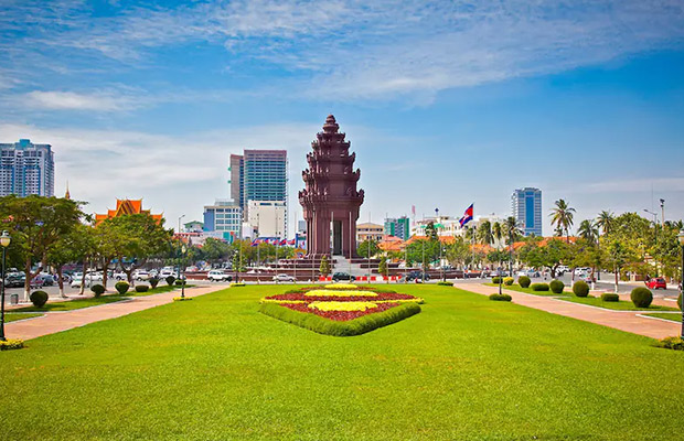Phnom Penh City Tour by Walking with a Professional Local Guide