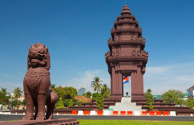 Phnom Penh City Tour by Walking with a Professional Local Guide