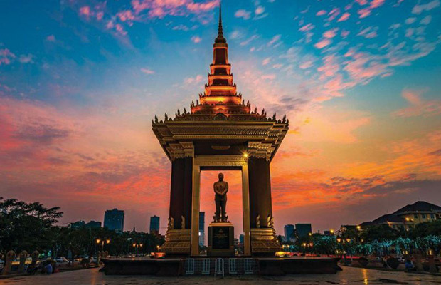 Phnom Penh City Tour by Walking with a Professional Local Guide