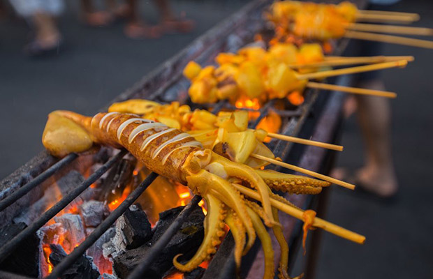 Phnom Penh Evening Food & Drinks with Tuk Tuk Tour