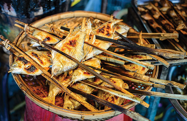 Phnom Penh Evening Food & Drinks with Tuk Tuk Tour