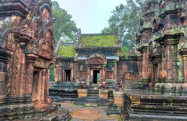 Siem Reap: Kulen Waterfall and Banteay Srei Temple Tour