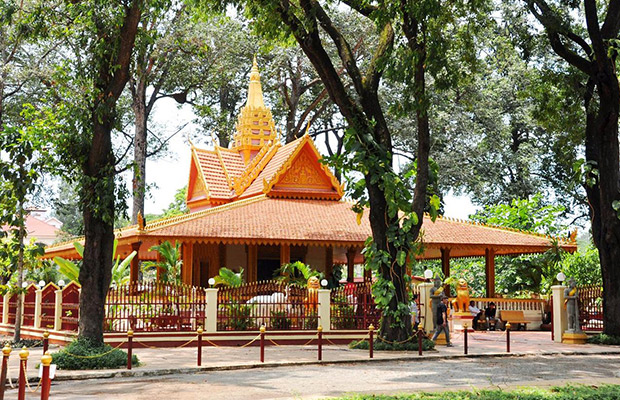 Walking Street Tour in Siem Reap City